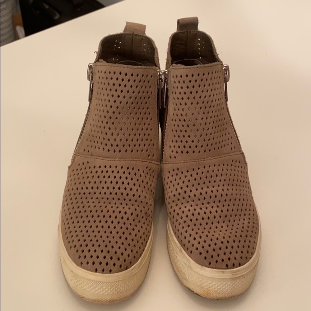 Hidden heel Steve Madden booties